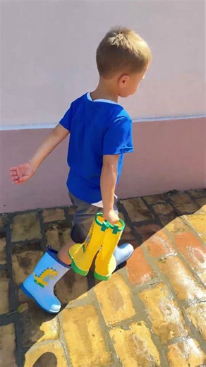 Brothers Share Rain Boots in Backyard Fun 🌧️👟 #shorts