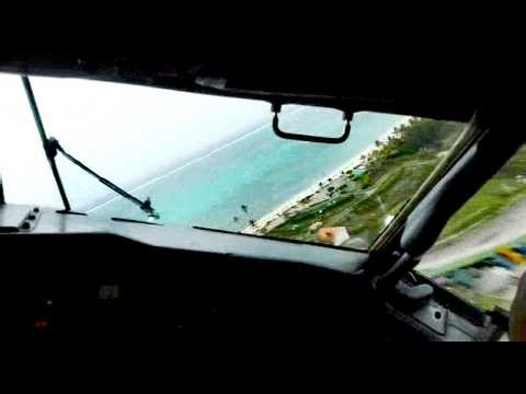 737 pilot overbanks aircraft