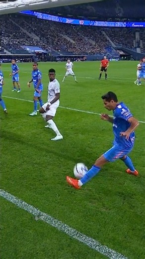 Douglas Santos saves Zenit from a certain goal! #zenit #dynamo