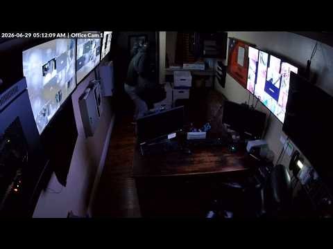 FULL VIDEO: $25K in singles stolen from a San Diego strip club