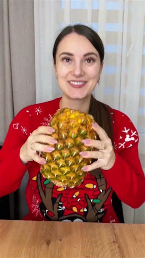 Correctly pineapple eating