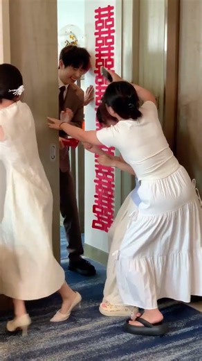 Funny Wedding Door Game 😂 Bride Blocks the Door Like a Boss! #wedding #shorts