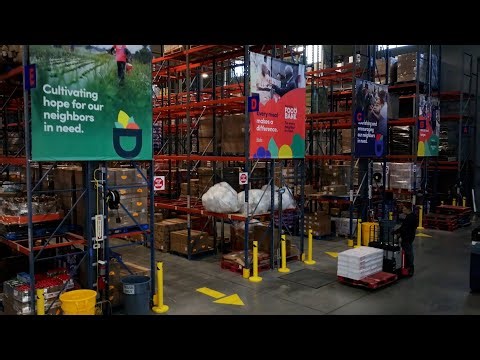 Thousands of New York volunteers help donate food to community members in need