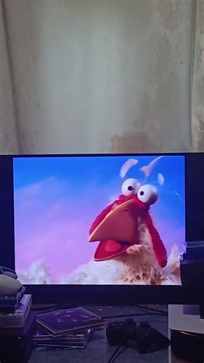 Elmo ln Grouchland Giant chicken