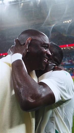 Legends unite, Akon and Sadio sharing the moment. 🇸🇳 #TotalEnergiesAFCON2025
