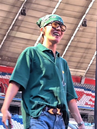 Jhope body to body - Soundcheck Arirang Tour In Munich Day 2 #jhope #btsconcert2026 #btsarmy #btsworldtour_arirang #junghoseok credit to owner for the video (crcr bemyjinnie)