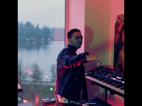 Playing a West Coast type Synth Lead on the Moog Muse - smooth RNB type Beat (So Amazing)