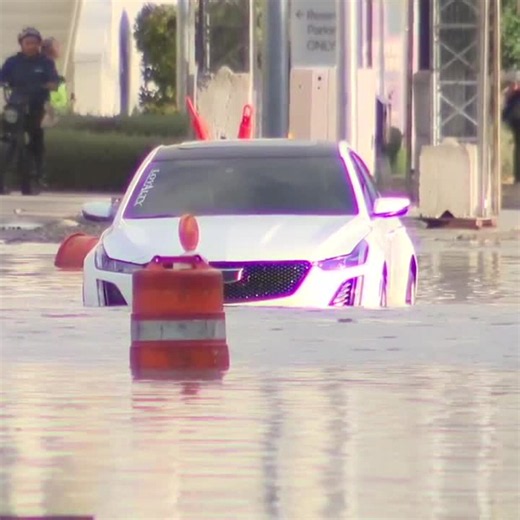 [RAW VIDEO] Cars left stranded in flood waters near Koval, Winnick in Las Vegas
