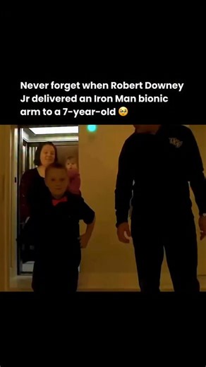brain nourishment on Instagram: "In March 2015, Robert Downey Jr. appeared in character as Tony Stark to present a real bionic arm to Alex Pring, a 7-year-old born with a partially developed right arm. The arm was created by Limbitless Solutions, a UCF student-led volunteer group that makes free 3D-printed bionic arms for kids. It cost less than $350 in materials compared to $40,000 for traditional prosthetics. During their meeting, Downey brought two arms in cases marked “Stark Industries”, whe
