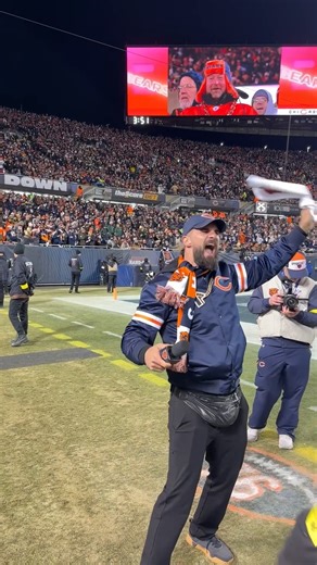 Seth Freaking Rollins getting the crowd hyped 🔥 | Chicago Bears