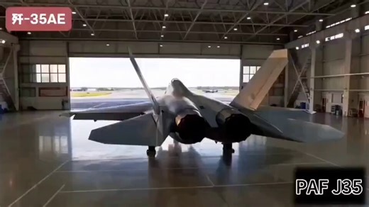 🇨🇳 China unveils the first export version of its fifth generation J-35A stealth fighter.