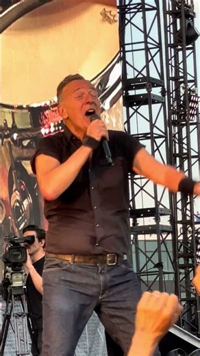 🔥 Bruce Springsteen Makes Energy Feel Earned When the Performance Keeps Pushing Forward 🎤