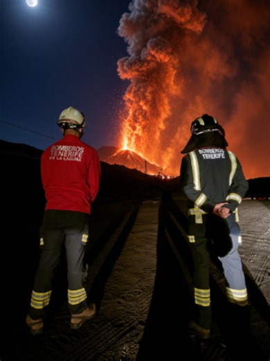 🙏🇮🇨 «No se olviden de esta gente». Un vecino de La Palma denuncia las condiciones en las que todavía viven algunos afectados por la erupción del volcán Tajogaite. «A la gentuza del Gobierno habría que meterles aquí», protesta mientras muestra los barracones provisionales en los que varias familias continúan alojadas casi cinco años después de perder sus hogares. La erupción, iniciada el 19 de septiembre de 2021, afectó cerca de 1.200 hectáreas y dañó o destruyó más de 1.300 viviendas, además 