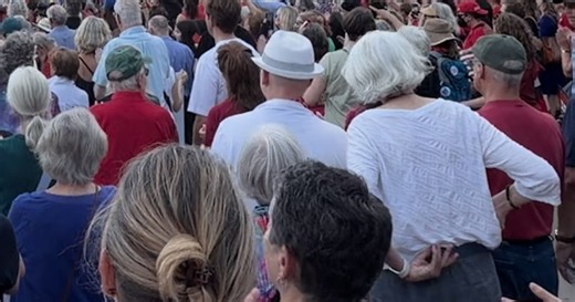 Hundreds gather to protest Kennedy Center closure