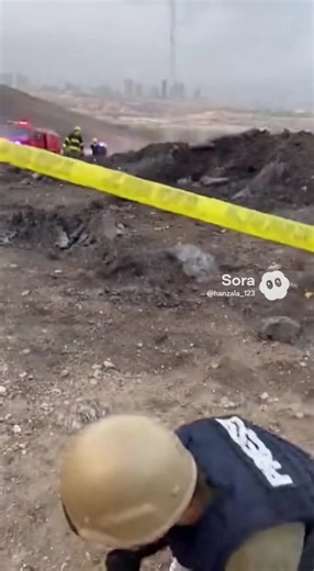 A live field report suddenly turns terrifying when a meteor crashes nearby. The ground shakes, debris flies, and the reporter freezes for a second — then pure chaos. No effects. No drama added. Just a moment no one was prepared for. #BreakingNews #LiveReport #MeteorStrike #CaughtOnCamera #UnexpectedMoment #ViralFootage #RealReaction #DisasterCaughtLive #NewsGoneWrong #ShockMoment | NovaFrame