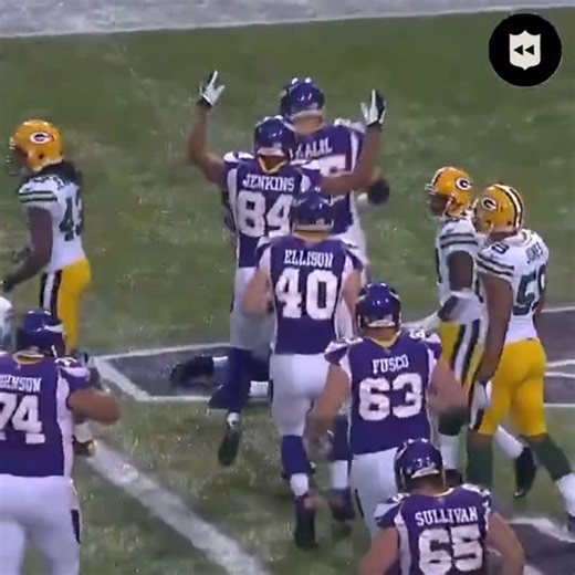 Coach King on Instagram: "Straight baller 🏈 #AdrianPeterson 💪🏾 Good Vibes 2da🌍 King P 👑 #nfl #football #runningback #fyp @1KingP ✨"