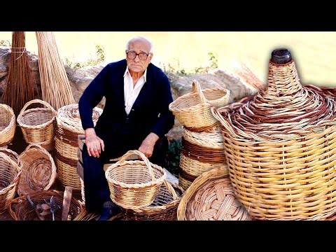Natural baskets that last for decades—and without plastic! 50 years weaving wicker on the riverbank