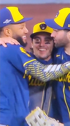 MILWAUKEE BREWERS ADVANCE TO WORLD SERIES: MILWAUKEE BREWERS VS LOS ANGELES DODGERS: MLB NLCS GAME 4