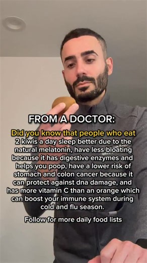 🥝 The power of 2 kiwis a day: Did you know this little fruit can seriously upgrade your health from the inside out? Better sleep: Kiwis contain serotonin and tryptophan — the building blocks your body uses to make melatonin. Eating them before bed can naturally support better sleep quality and help you fall asleep faster. Smoother digestion: They’re packed with digestive enzymes that help break down food and reduce bloating, while their natural fiber keeps things moving — literally. Gut and DNA