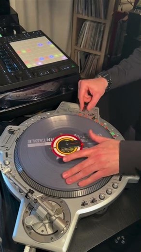 Hands in motion. Vinyl in rotation. 🎚️💿