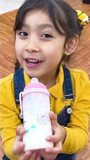 Maddie Quiere Ser un Bebé y Charlotte y Eva le Enseñan a Ser una Niña Grande 👶⭐