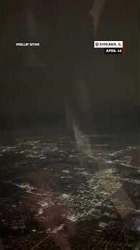 Plane passenger spots lightning storm in Chicago
