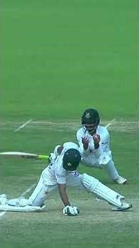 Off Balance, out stretched, Rizwan almost falling over #BANvPAK | M9I1H