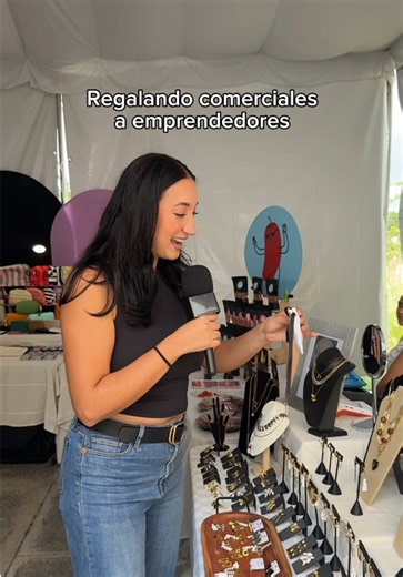 Regalando Comerciales a Emprendedores: ¡Tu Marca en el Aire!