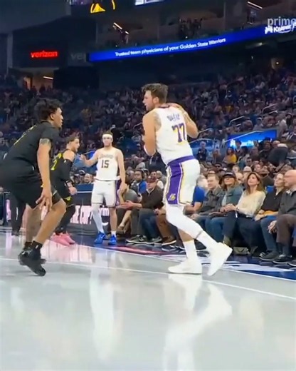 Luka Doncic outscored the entire Golden State Warriors team in the first quarter ALL BY HIMSELF. 😳