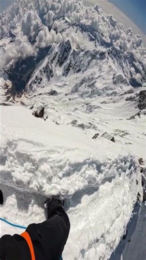 Climbing Mount Everest is both extremely dangerous and incredibly beautiful.#mounteverest #climbing