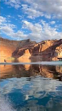 Sydney Sweeney waterskiing on Lake Powell #iconic