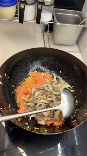 Oyster Mushrooms Stir-Fried with Ham | Savory and Satisfying