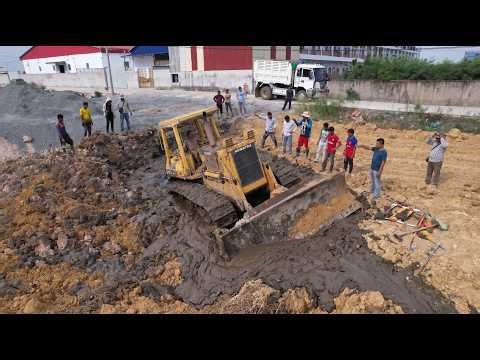 Big Failed Bulldozer Heavy Stuck in Deep Mud Using Incredible Skill For Self Recovery