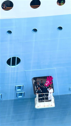 Just captured the most wholesome moment while Icon was sailing out of Miami 🥹 #IconoftheSeas #cruisetok #vacation