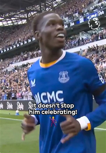 Someone get Barry on the dance floor 🕺🤩 @Everton