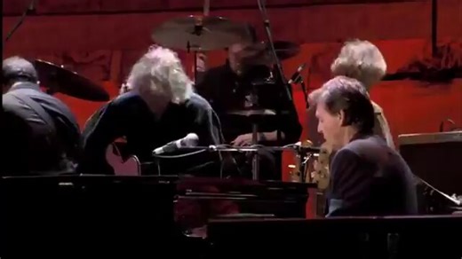 Eric Clapton, Paul McCartney, Tom Petty, Billy Preston, Ringo Starr, Jeff Lynne and more perform “While My Guitar Gently Weeps” at the 2002 Concert for George.