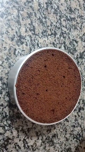 Montando bolo de 1,2Kg sabor Ouro branco forma 15x10
