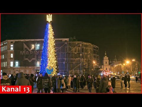 Ukrainians in festive mood for Christmas despite attacks and power outages