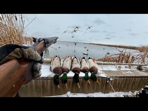 Big Water Duck Hunting in a Whiteout Blizzard! 