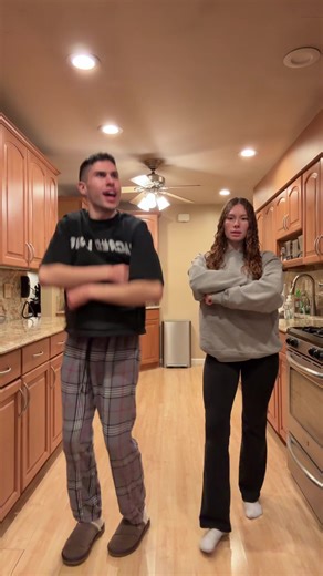 SIT BACK 😂🔥🔥( DC: @sadie & @olivia ; w/ @Jada Gomillion ) #strut #dance #trend #viral #fyp