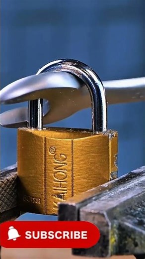 ​🤯 Genius Way to Open a Lock Without a Key! #LifeHacks