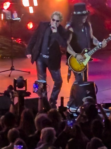 Guns n Roses @ Aerosmith & Friends at the Hollywood Bowl #hollywoodbowl #gunsnroses🌹🔫 #californiadreamon #aerosmith #aerosmithandfriends @Aerosmith