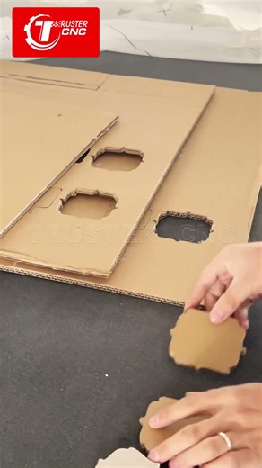 3-layer cardboard cutting machine with oscillating knife mainly used in packaging industry