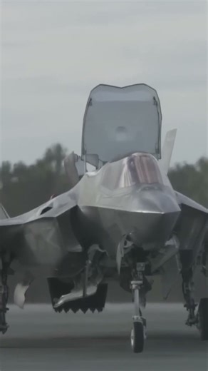 F-35 vs F-22: Which Jet Dominates?
