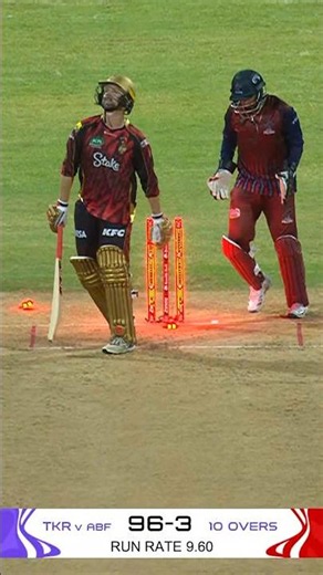 Shadab Khan CLEANS Colin Munro up! 😱