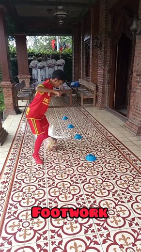Footwork with the ball #soccer #training #skills | Seto Bowo