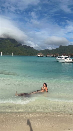 The boat pushed the waves into the Mermaid 🛥️ #mermaid #professionalmermaid #mermaidtail #fantasy #mermaidlore #fantasycreature | Mermaid Sirenity