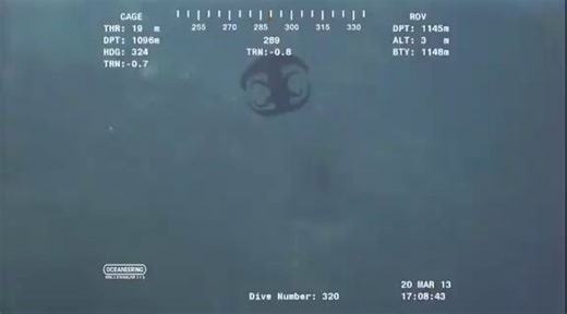 If this creature exists at the bottom of the ocean, what else could be down there😬😳
