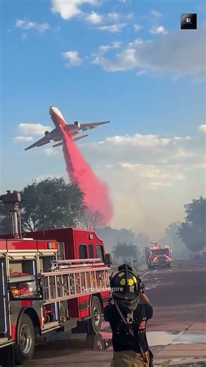 Aeroplane Drops This Red Liquid 😱