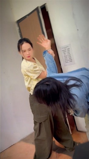 Break the thug's arm. #HanhLamofficial #kindness #help #hero #respect #action